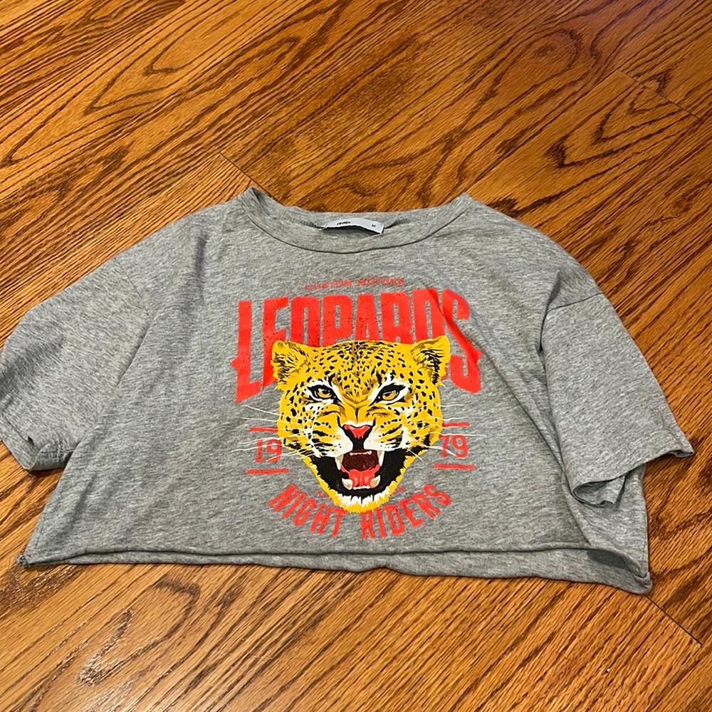 Adika Woman’s Grey Cropped Leopard T-Shirt Size M